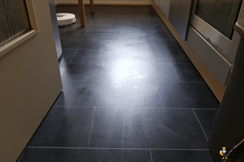 The kitchen floor can be seen after Roborock Q7 Max has mopped it twice.